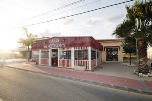 ¡No pierdas la oportunidad de adquirir este restaurante local en Torretas! photo 0