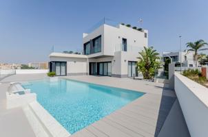 Casa En venta en Campoamor, Orihuela Costa photo 0
