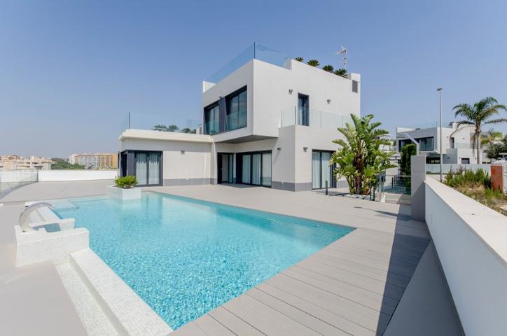 Casa En venta en Campoamor, Orihuela Costa photo 0