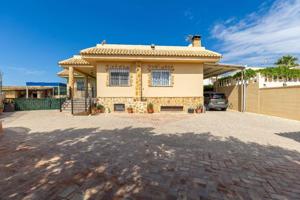 🏡 ¡ESPECTACULAR CHALET CON PISCINA PRIVADA EN MONTEZENIA! photo 0