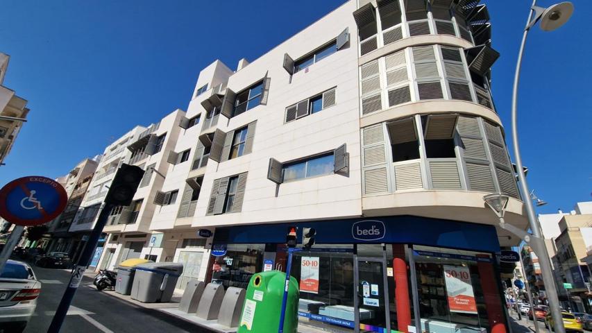 Ático en Esquina: Lujo y Confort en el Corazón de Torrevieja photo 0