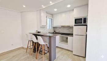 Ático con acabados de lujo y garaje photo 0