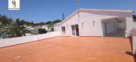 SE ALQUILA APARTAMENTO CON GRAN TERRAZA EN MORAIRA photo 0