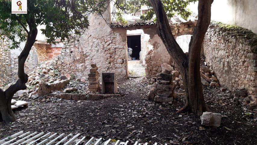GRAN CASA PARA REFORMAR CON IMPRESIONANTE PATIO INTERIOR EN BENISSA photo 0