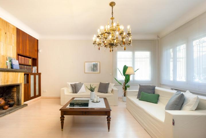 Estupnda casa en Hostafranch, 7 habitaciones, patio de 60m!! photo 0