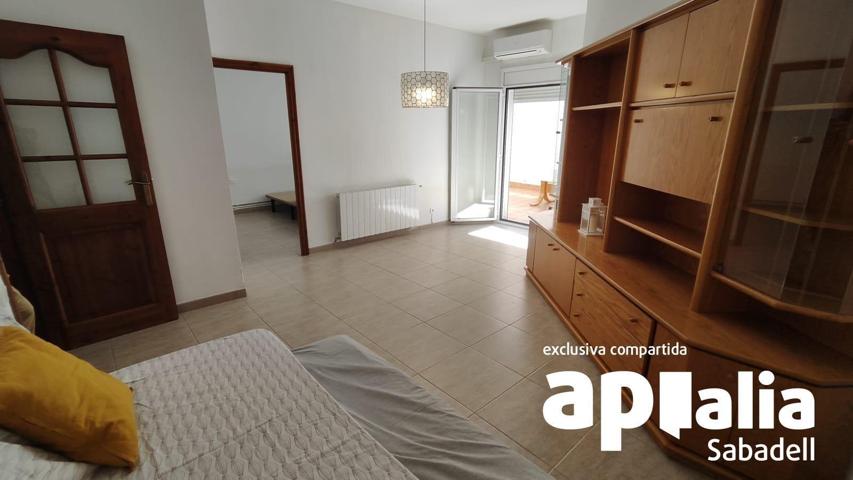 PLANTA BAIXA AMB TERRASSA INTERIOR A PLAÇA USATGES, A 5 MINUTS FGC 'CREU ALTA' photo 0