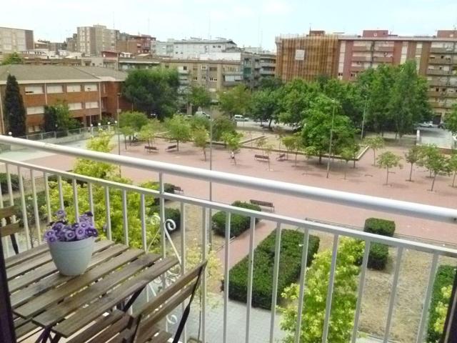 Piso exterior con balcón y terraza comunitaria en Concordia, Sabadell photo 0