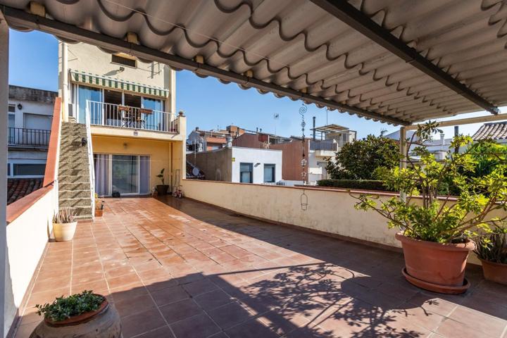 AMPLIA CASA CON GRAN TERRAZA! photo 0