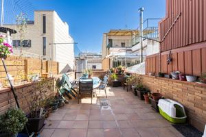 ESTUPENDA CASA SEMI-NUEVA CON GRAN GARAGE !! photo 0