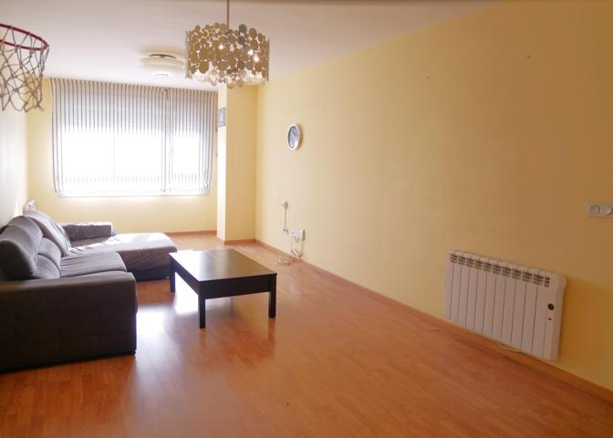 Venta de piso de tres dormitorios en Ronda Sur photo 0