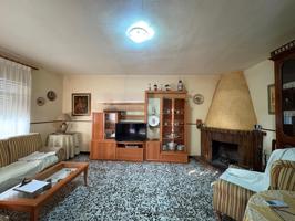 OPORTUNIDAD EN ZENETA – VIVIENDA UNIFAMILIAR CON AMPLIAS ESTANCIAS Y GRAN POTENCIAL photo 0