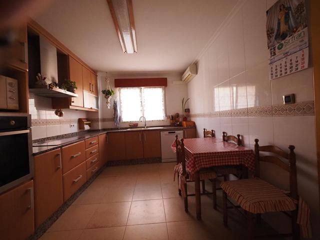 Casa para entrar a vivir en el centro de Novelda photo 0