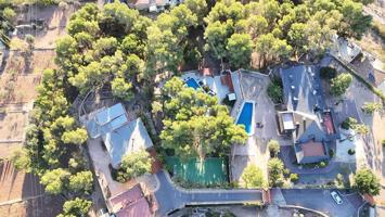 Casa de campo con gran almacén photo 0