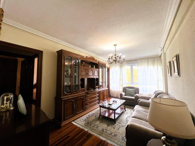 Alquiler fijo – Octavo piso luminoso en Calle Vargas photo 0