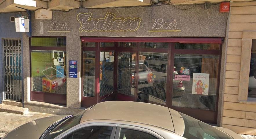 Bar en pleno funcionamiento photo 0