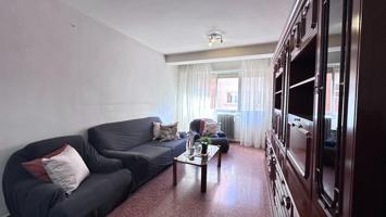 Espacio, ubicación y potencial, tu piso ideal a 5 minutos del centro. photo 0