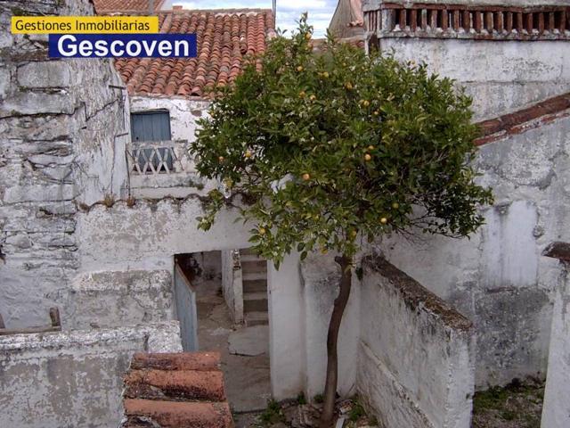 CASA PARA REFORMAR CON PATIO Y OTRAS EDIFICACIONES photo 0