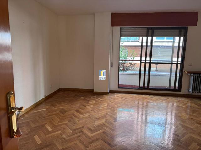 PISO EN VENTA DE 4 DORMITORIOS, 2 BAÑOS, PLAZA DE GARAJE Y TRASTERO JUNTO A TRES CRUCES, ZAMORA. photo 0
