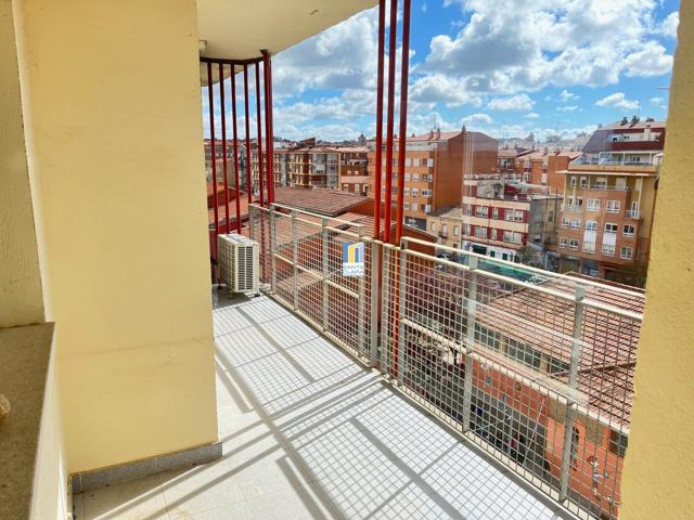 PISO EN VENTA DE 3 DORMITORIOS Y 2 BAÑOS EN ZONA SAN LÁZARO, ZAMORA. photo 0