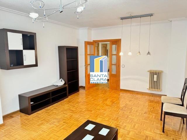 PISO EN VENTA DE 3 DORMITORIOS, 2 BAÑOS Y PLAZA DE GARAJE EN ZONA LAS VIÑAS, ZAMORA. photo 0