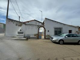 CASA EN VENTA DE 2 DORMITORIOS Y PATIO EN ARCENILLAS, ZAMORA. photo 0