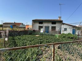 CASA EN VENTA CON ALMACENES Y AMPLIO JARDÍN CON DOS POZOS EN MUGA DE SAYAGO (ZAMORA) photo 0