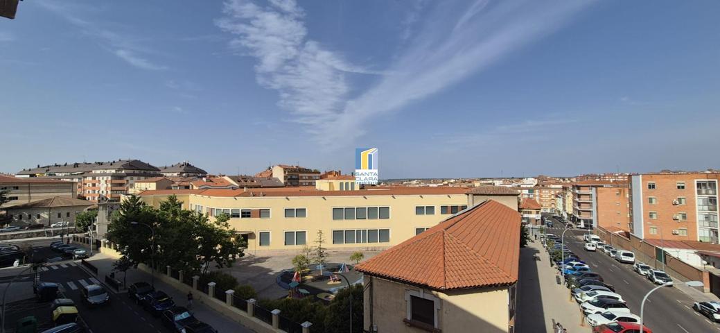 PISO EN VENTA DE 3 DORMITORIOS EN ZONA CENTRO, ZAMORA. photo 0