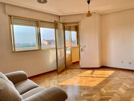 PISO EN VENTA CON 4 DORMITORIOS, 2 BAÑOS Y GARAJE EN ZONA CANDELARIA, ZAMORA photo 0