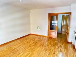PISO EN VENTA DE 3 DORMITORIOS, 2 BAÑOS, PLAZA DE GARAJE Y TRASTERO EN ZONA CARREFOUR, ZAMORA. photo 0