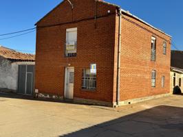 CASA EN VENTA CON PATIO Y ALMACÉN INDEPENDIENTE EN MANGANESES DE LA LAMPREANA (ZAMORA) photo 0