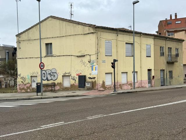 CASA EN VENTA PARA REHABILITAR DE DOS PLANTAS EN ZONA LAS VEGAS, ZAMORA. photo 0