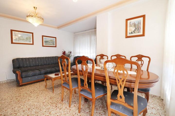 Sector Quinto , Amplio piso esquina con 4 habitaciones, 2 baños, cocina equipada y balcón photo 0