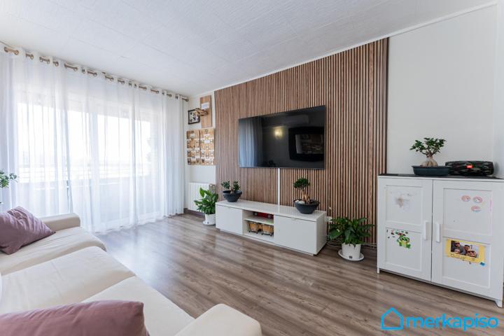 Se vende ático de tres dormitorios en Viladecans photo 0