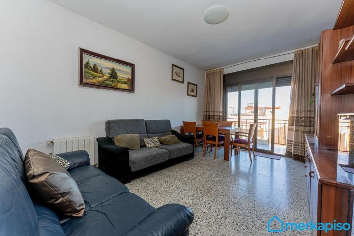 Piso de 3 habitaciones dobles en Castelldefels photo 0