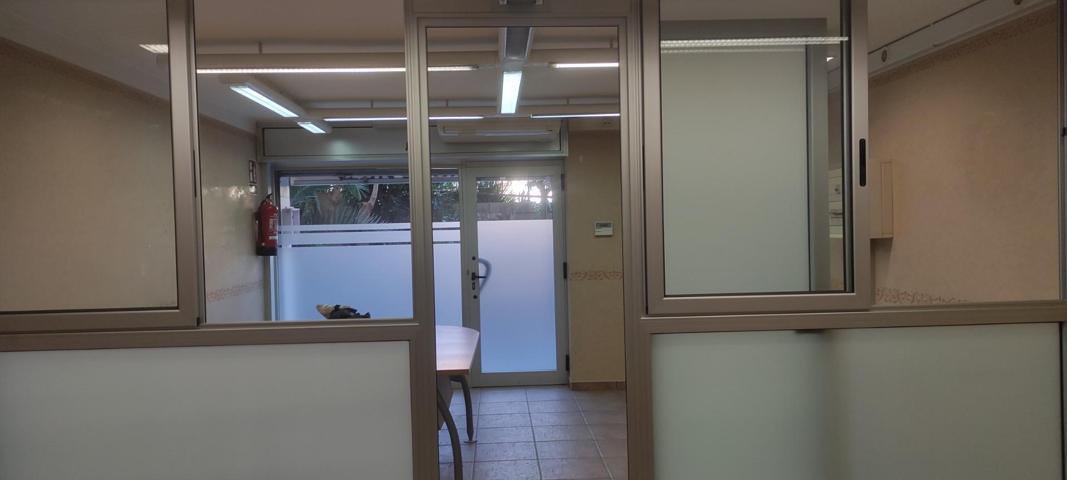 Local comercial en venta en Viladecans photo 0