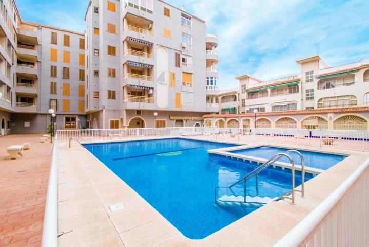 SE VENDE BONITO APARTAMENTO CON VISTAS LATERALES AL MAR Y PISCINA COMUNITARIA!!!!! photo 0