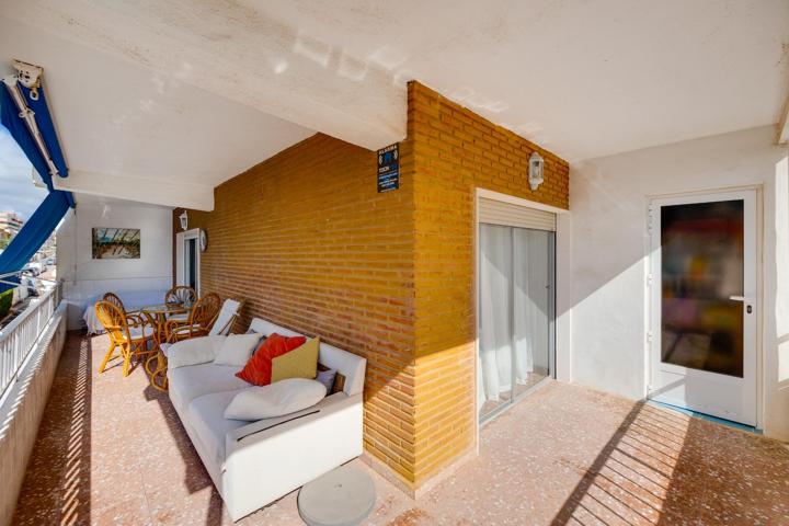 Apartamento con amplia terraza con vistas al mar junto a la playa photo 0