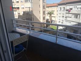 Se alquila para larga duración, reformado, piso de 3 habitaciones en calle Camilo Alonso Vega photo 0
