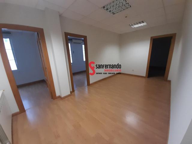 Se alquila oficina en PuertoChico pleno centro en Santander. photo 0