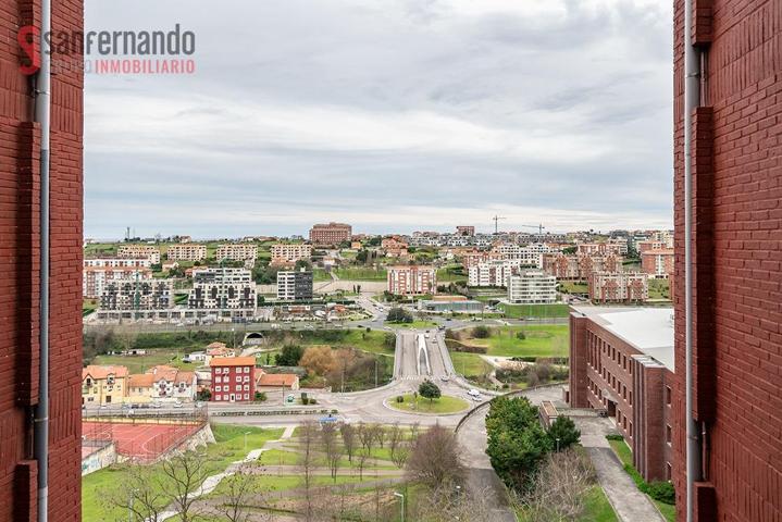 Piso en Avenida de los Catros con garaje cerrado photo 0