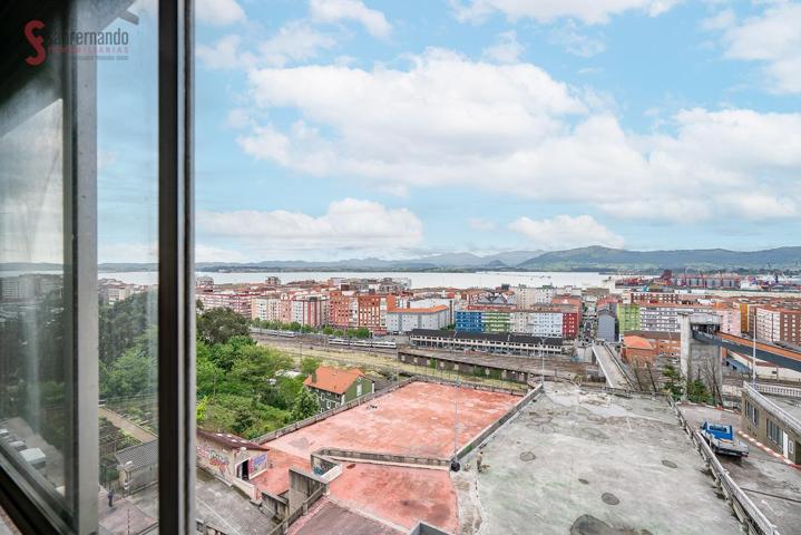 Piso en venta orientado al sur con vistas a la Bahía y garaje cerrado photo 0