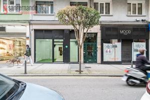 Local comercial en Calle Rualasal de Santander photo 0