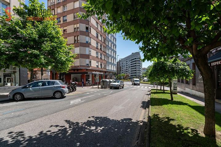 Piso en venta en la zona de Cuatro Caminos photo 0
