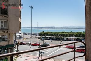Piso en la zona de las Estaciones con vistas a la bahía photo 0
