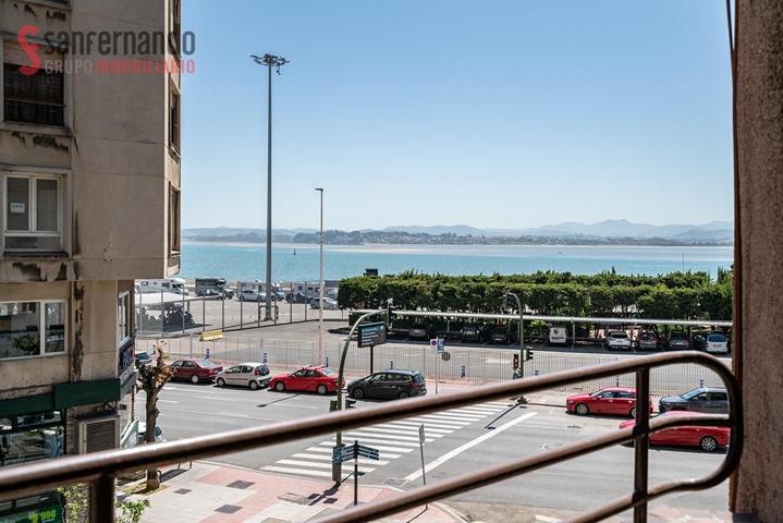 Piso en la zona de las Estaciones con vistas a la bahía photo 0