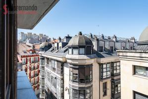 Piso en la zona de Magallanes con ascensor a cota cero, plaza de garaje y trastero photo 0