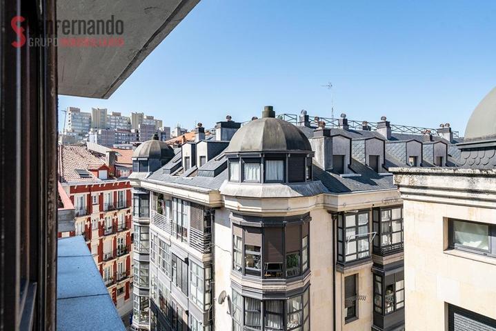Piso en la zona de Magallanes con ascensor a cota cero, plaza de garaje y trastero photo 0
