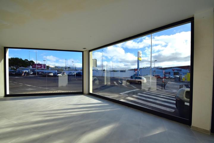 Excelente Local Comercial con Gran Visibilidad photo 0