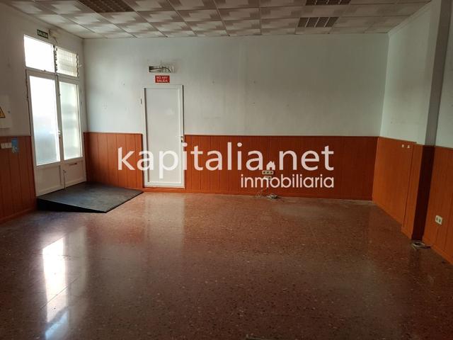 Local chaflan en venta y alquiler en Ontinyent. photo 0