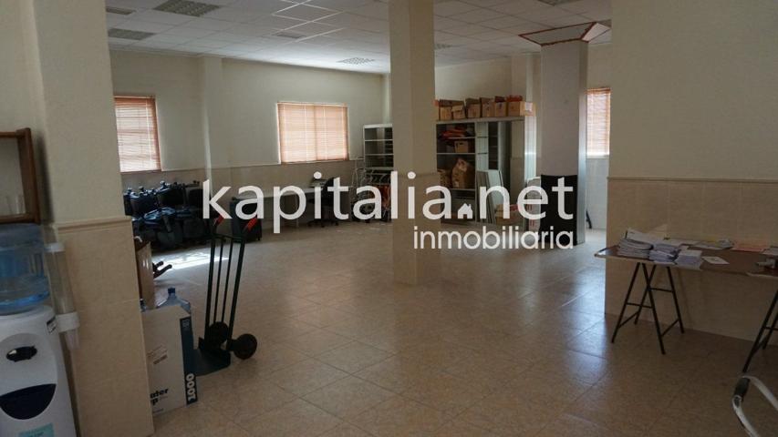 Local comercial con muchas posibilidades a la venta photo 0